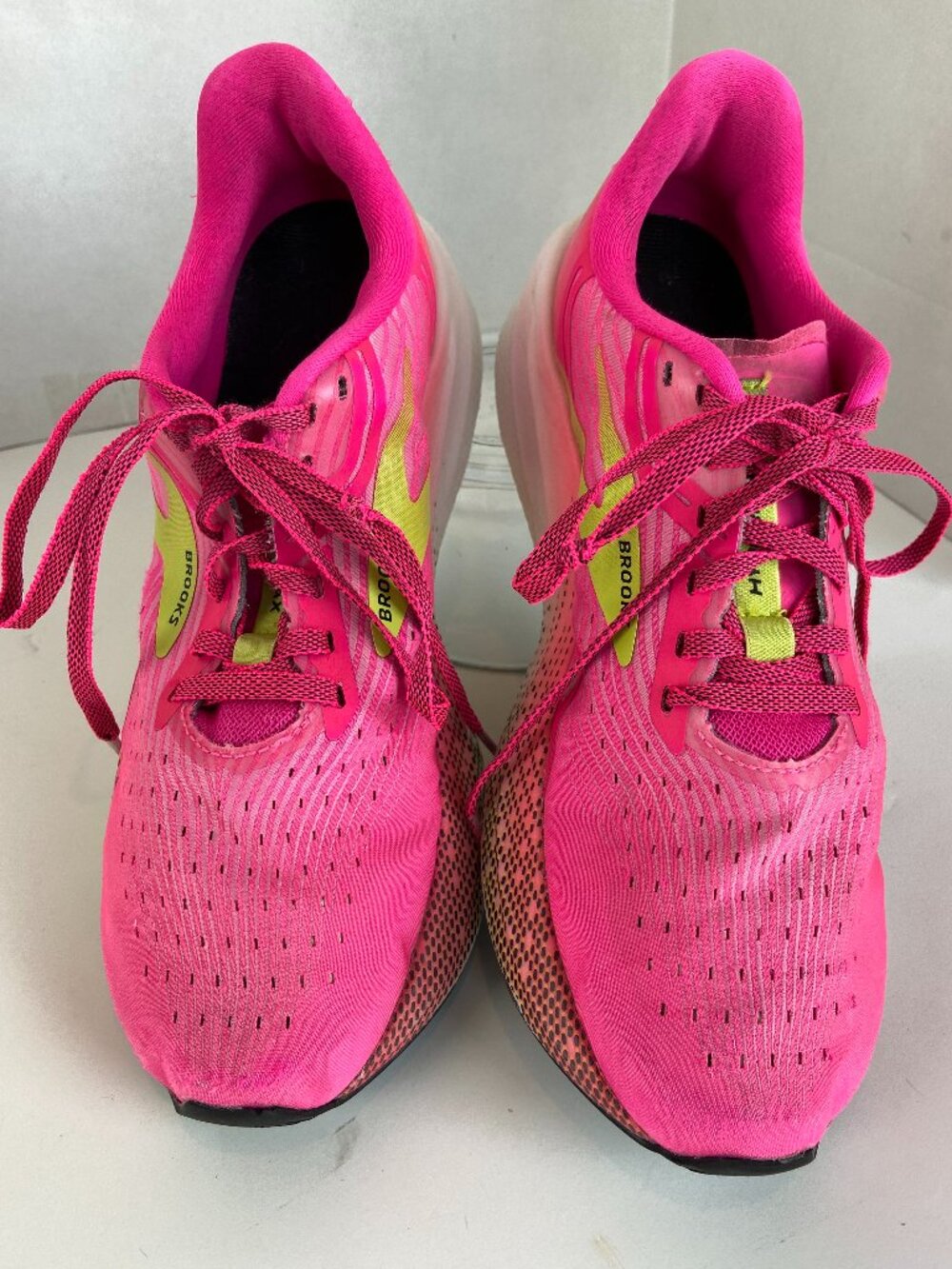 Brooks Hyperion Max Women's Running Shoes in Pink Glo 1203771B661 SZ 9